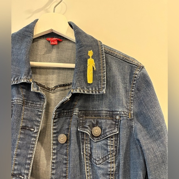 Vintage Fortin 1999 Gold-Tone Lady with Umbrella Brooch Pin - Picture 8 of 8